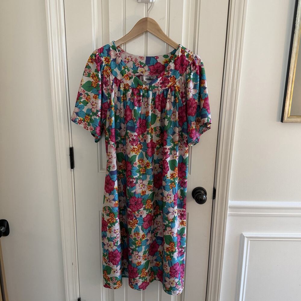 Vintage Metropolitan Floral Muumuu House Dress Women’s Size Large Hawaii Floral
